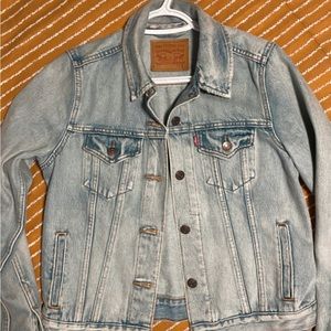 LEVI’S DENIM JACKET